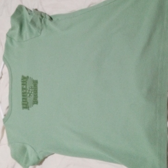 Light green Worthy Brewing top with a tasteful picture of hops on the vine - Picture 5 of 5